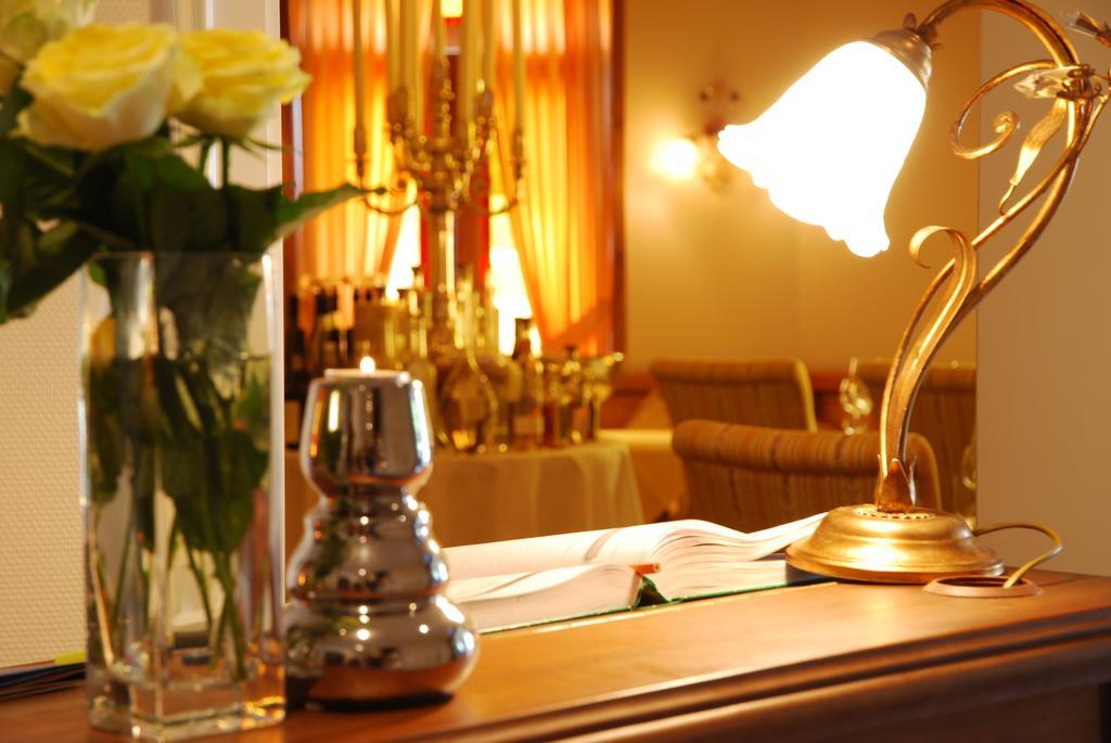 Muensterlaender Hof Hotel คลอปเพนบวร์ก ภายนอก รูปภาพ