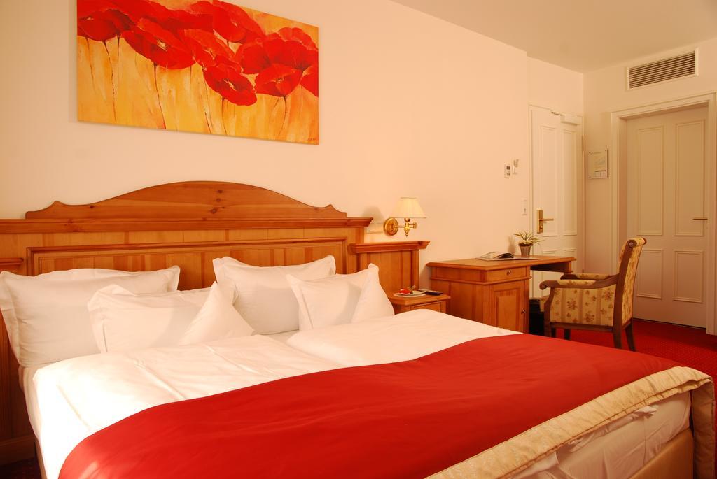 Muensterlaender Hof Hotel คลอปเพนบวร์ก ภายนอก รูปภาพ