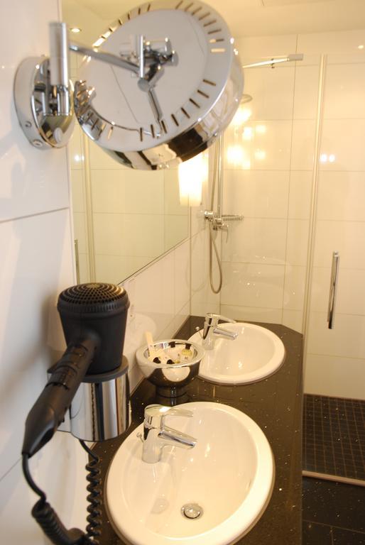 Muensterlaender Hof Hotel คลอปเพนบวร์ก ภายนอก รูปภาพ